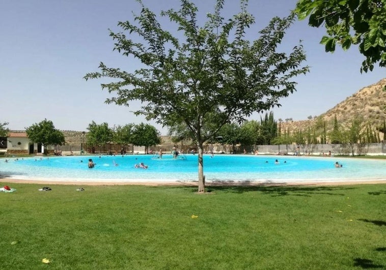 Cúllar denuncia un posible sabotaje en su piscina municipal tras perder un millón de litros
