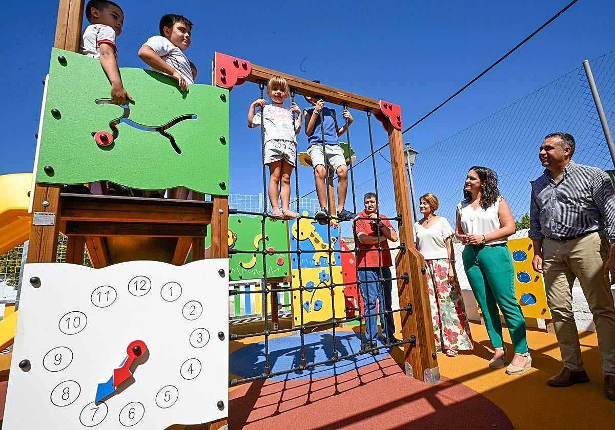 Francis Rodríguez, ha realizado una visita al municipio de Cacín, donde ha mantenido un encuentro con su alcaldesa, Josefa Ramírez.
