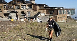 Un centenar de voluntarios en la jornada de recogida de residuos de Sierra Nevada