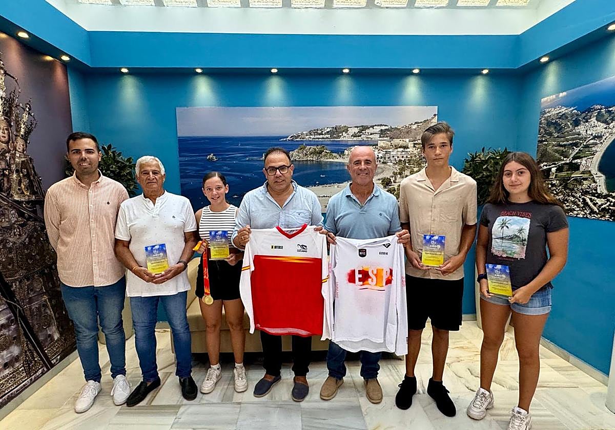 Las autoridades con los riders en la Copa de España de BMX