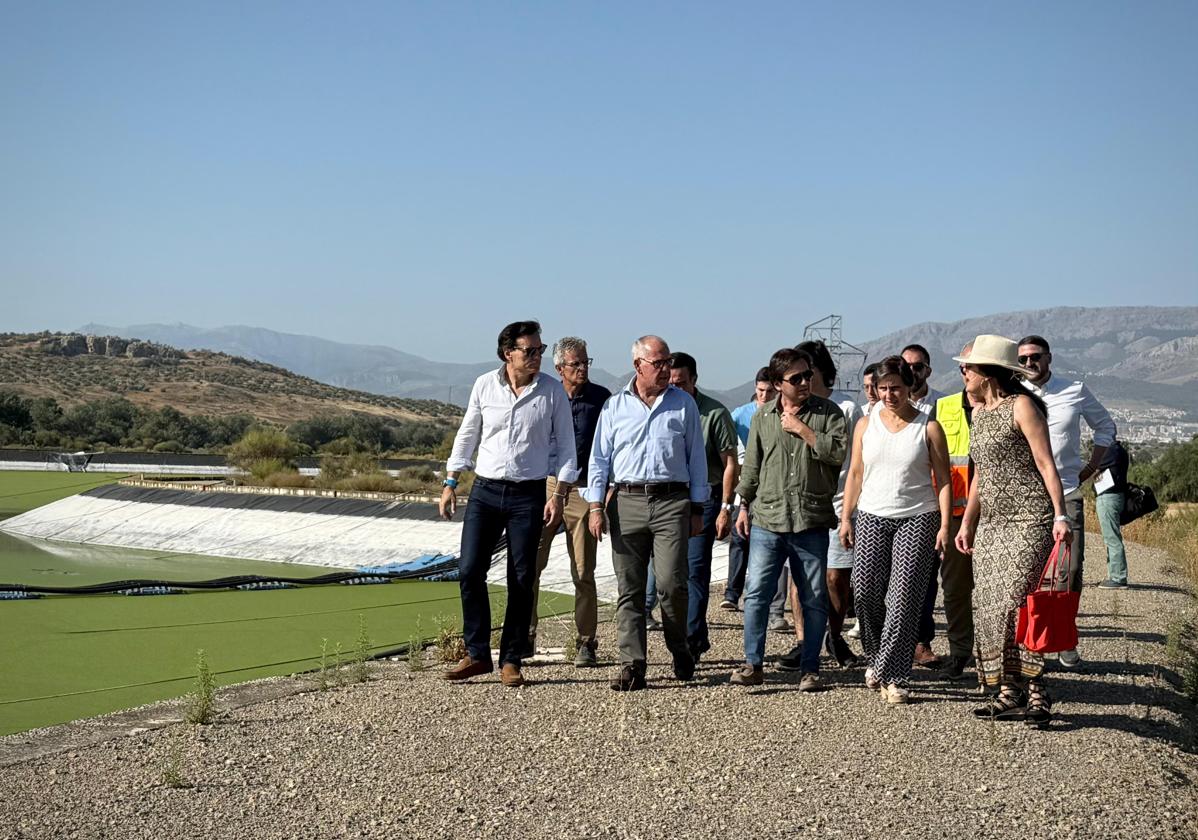 Visita a la balsa de la Comunidad de Regantes de Jaén.