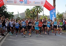 Salida de una edición anterior de la Media Maratón Ciudad de Motril.