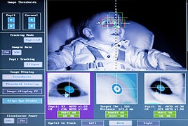 Funcionamiento del dispositivo de seguimiento ocular en la investigación