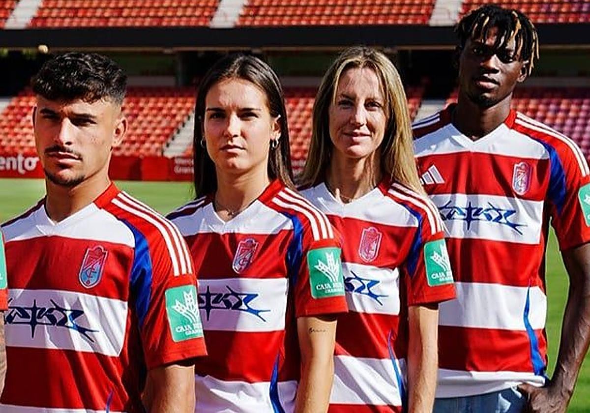 Presentación de las camisetas locales de la temporada pasada.