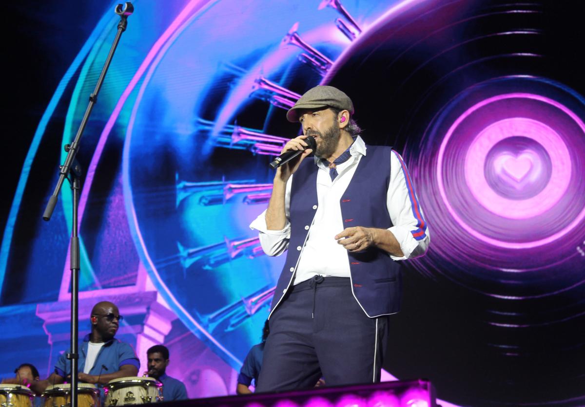 Juan Luis Guerra en su concierto en el estadio de La Victoria.