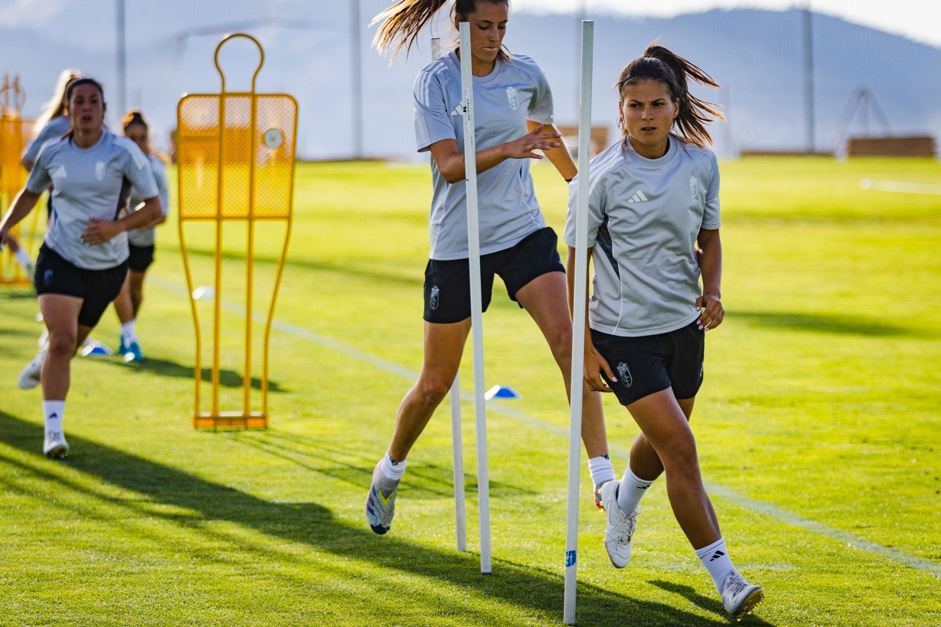 Las imágenes del primer entrenamiento del Granada femenino