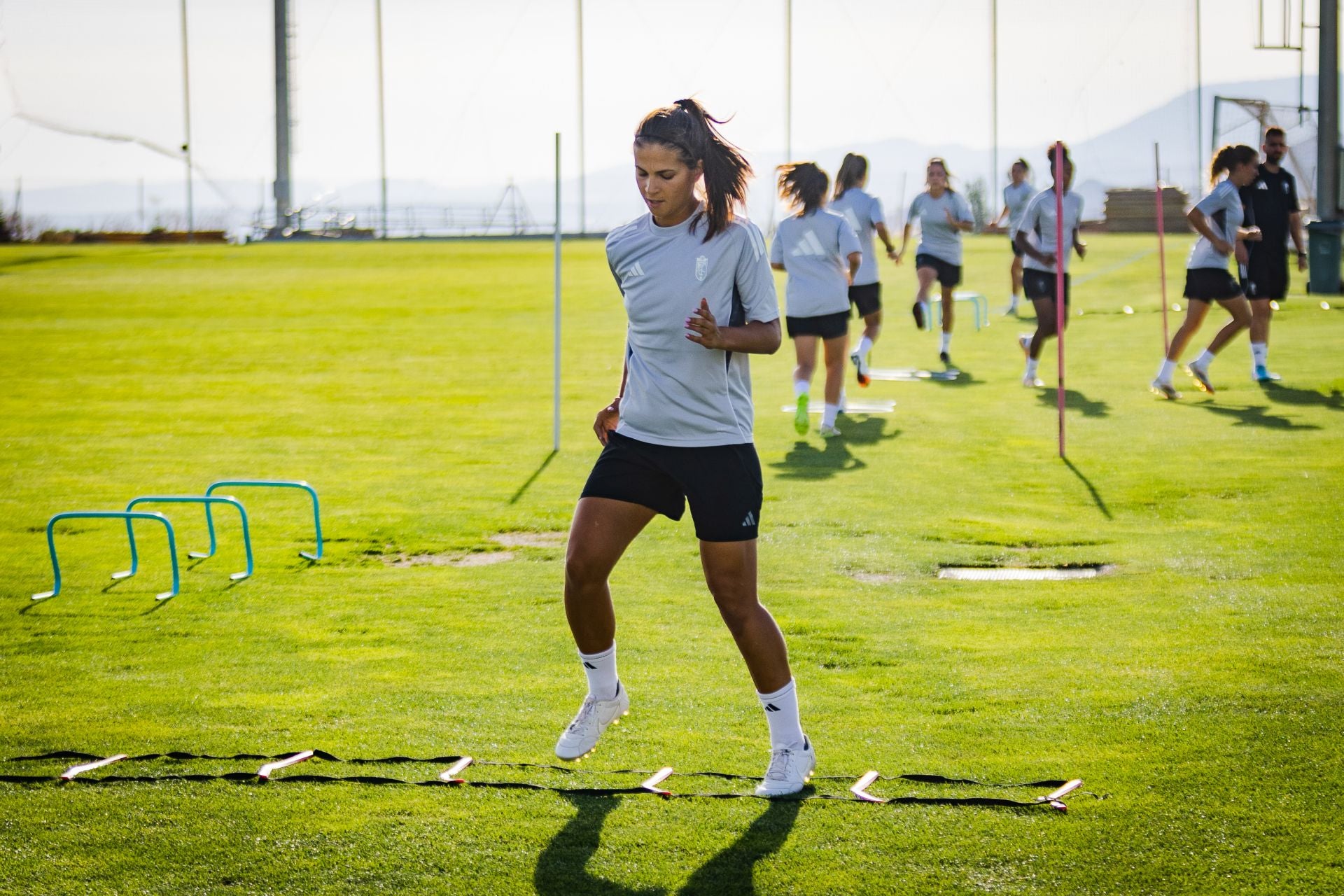 Las imágenes del primer entrenamiento del Granada femenino
