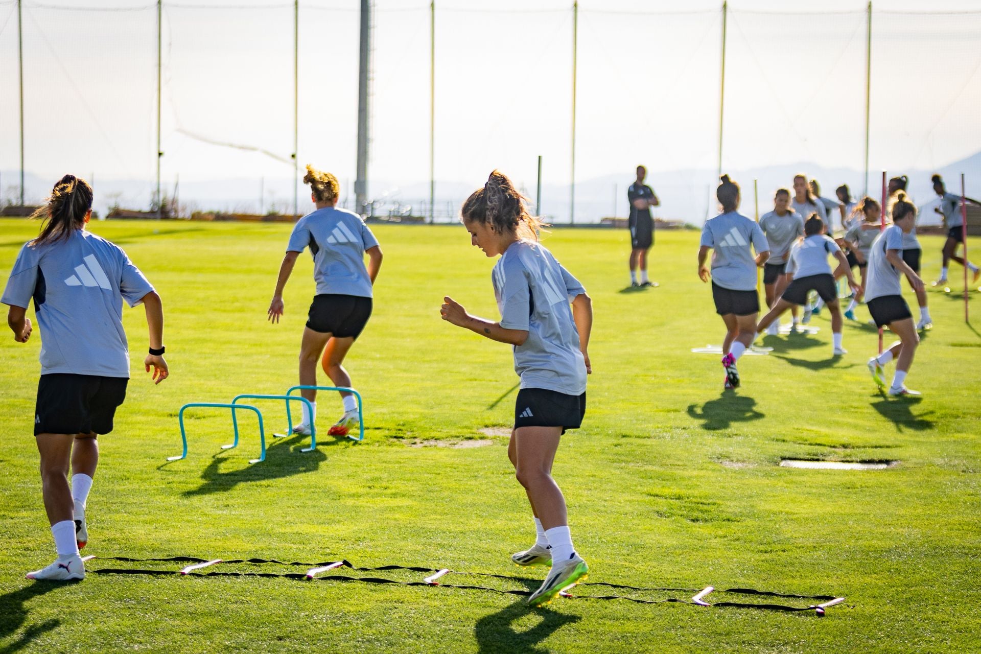 Las imágenes del primer entrenamiento del Granada femenino