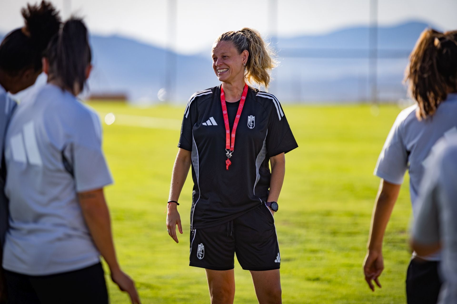 Las imágenes del primer entrenamiento del Granada femenino