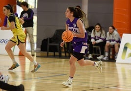 Alba Vigo bota durante un partido del pasado curso.