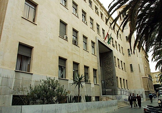 Exterior de la Audiencia Provincial de Almería.