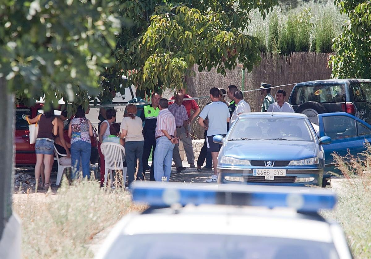 Familiares se lamentan tras el crimen de Albolote.