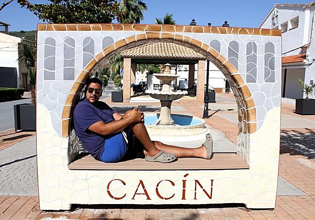 Patica, orgulloso vecino de Cacín.