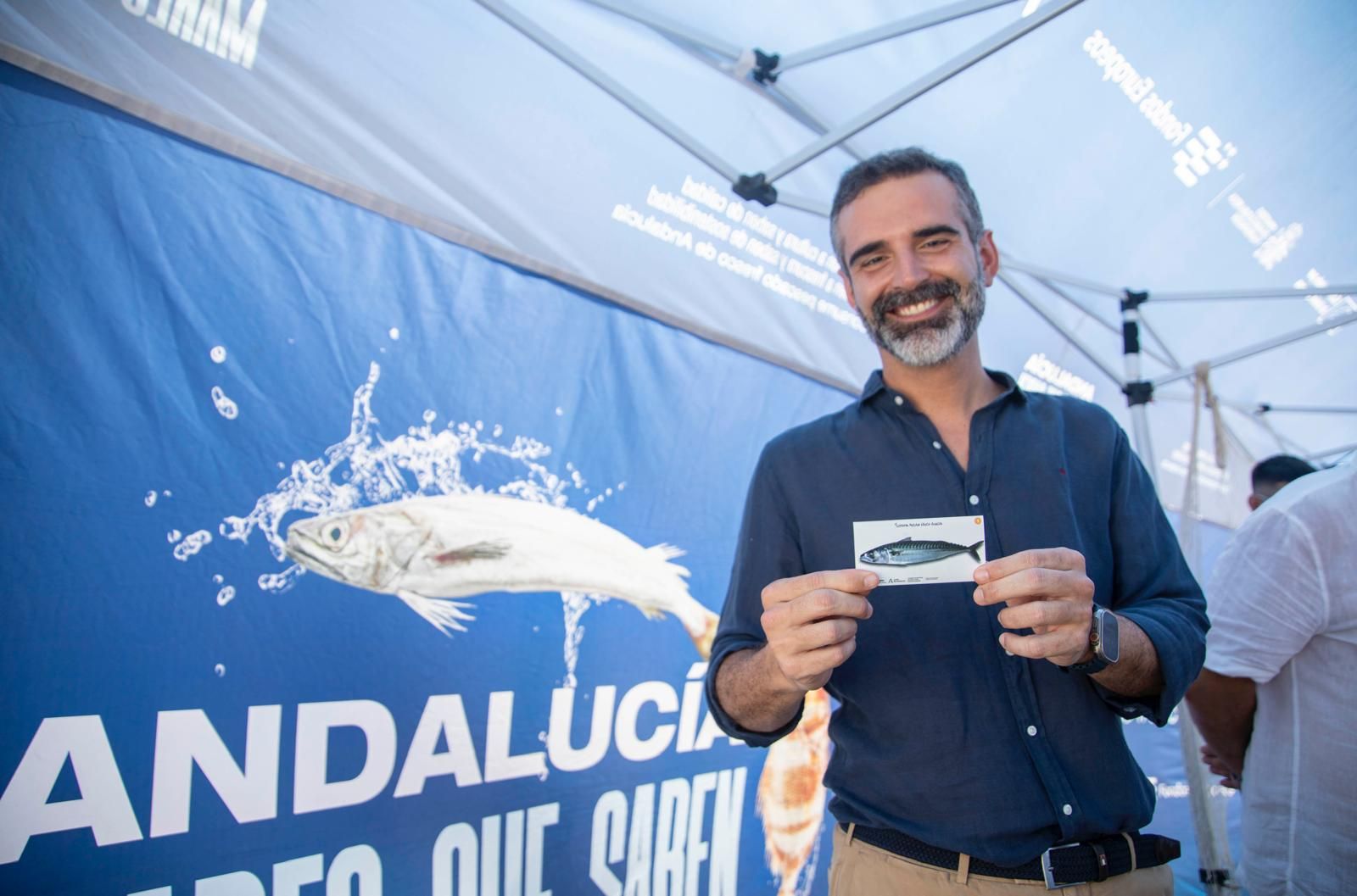 El consejero de Agricultura,Ramón Fernández-Pacheco, el pasado viernes en Almería presentando la campaña 'Mares que saben'.