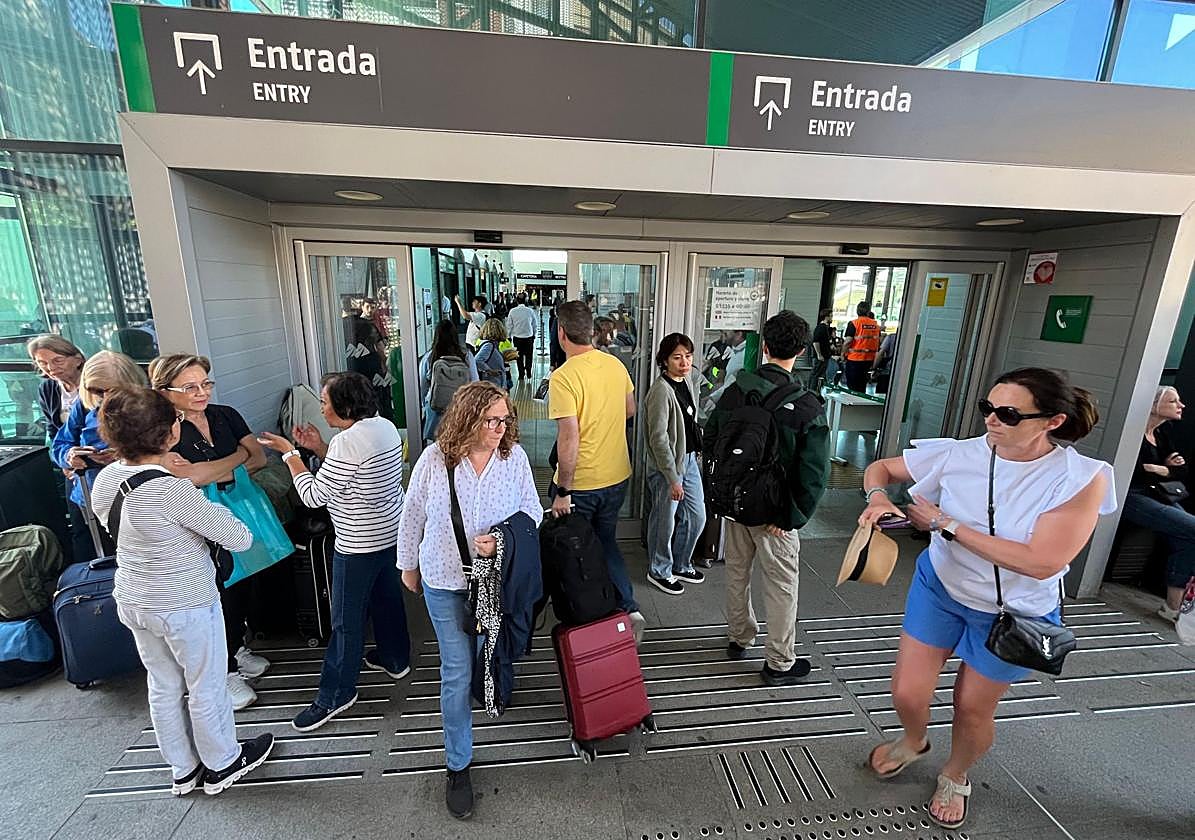 Usuarios de Granada afectados en uno de los recientes incidentes.