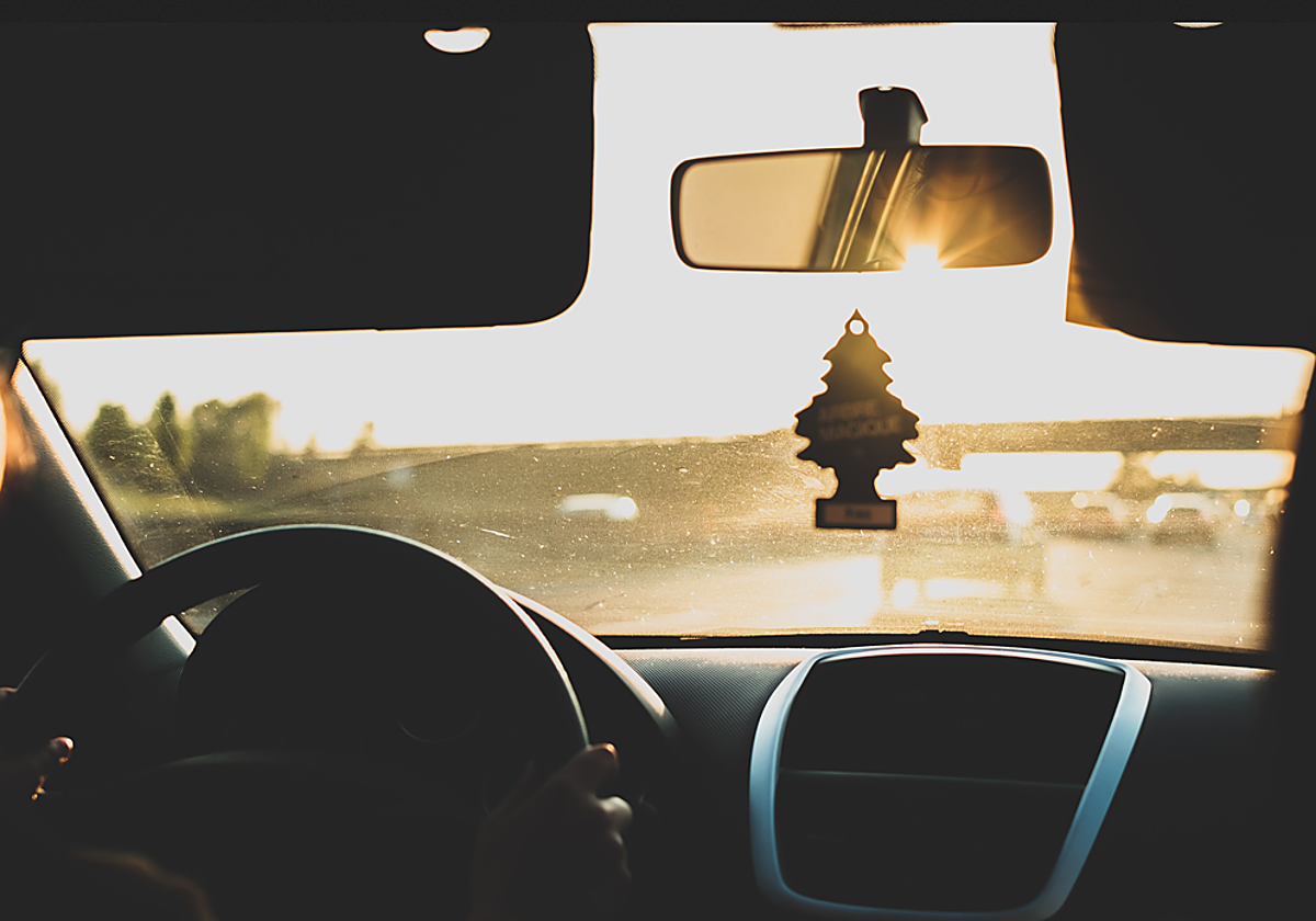 Ambientador que cuelga del retrovisor de vehículo