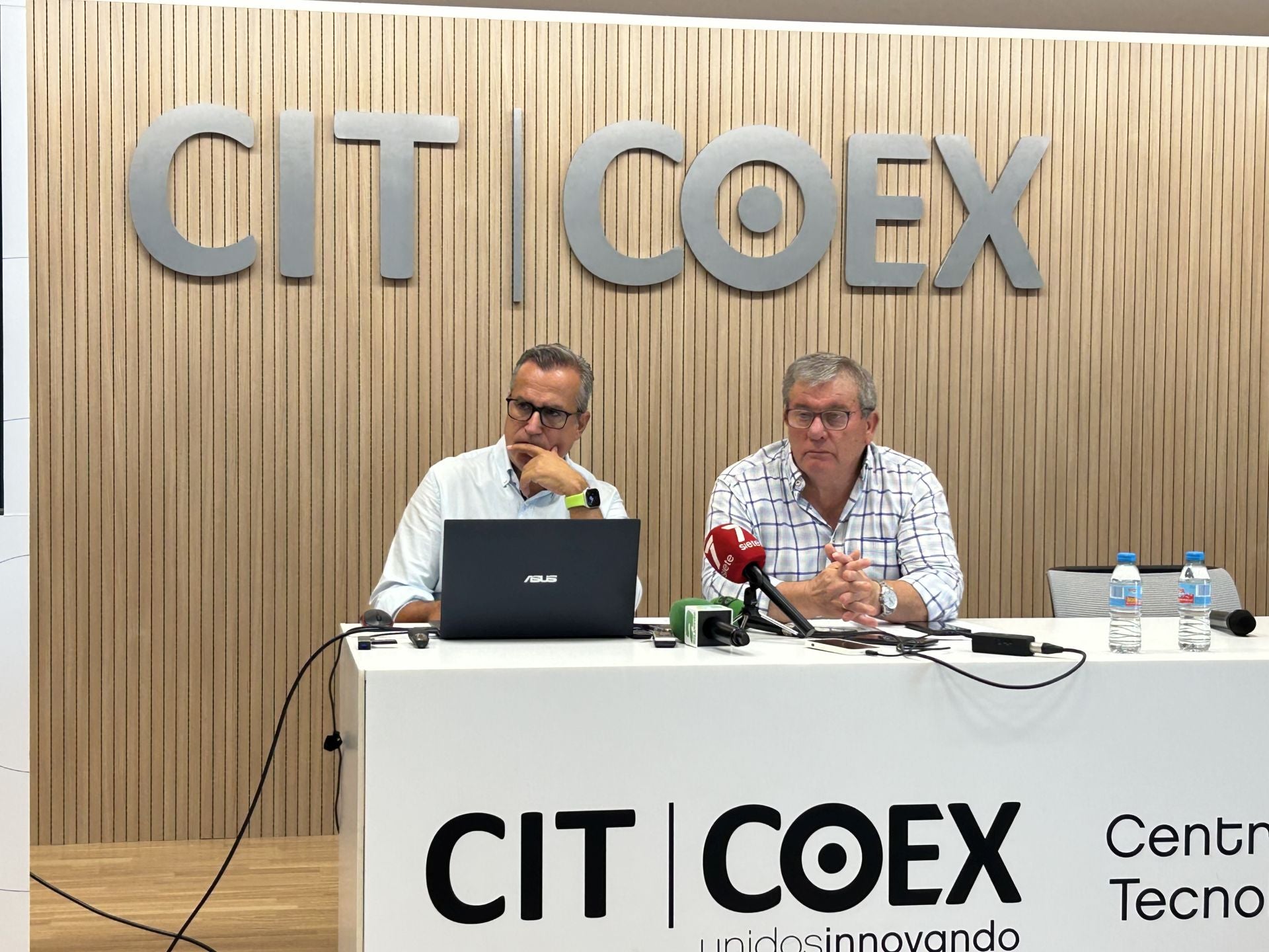 Luis Miguel Fernández y Juan Antonio González, gerente y presidente de Coexphal.