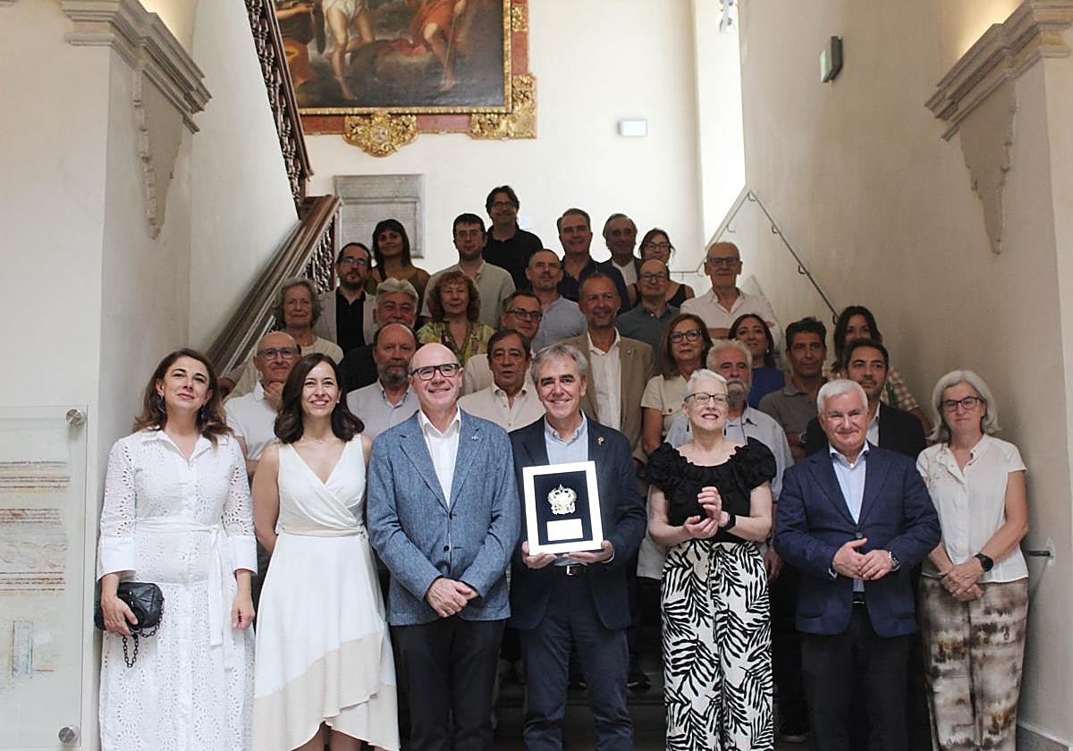 Presidido por el rector de la institución universitaria granadina, Pedro Mercado, entregó el reconocimiento al director del Instituto de Astrofísica de Andalucía, Antxon Alberdi Odriozola.