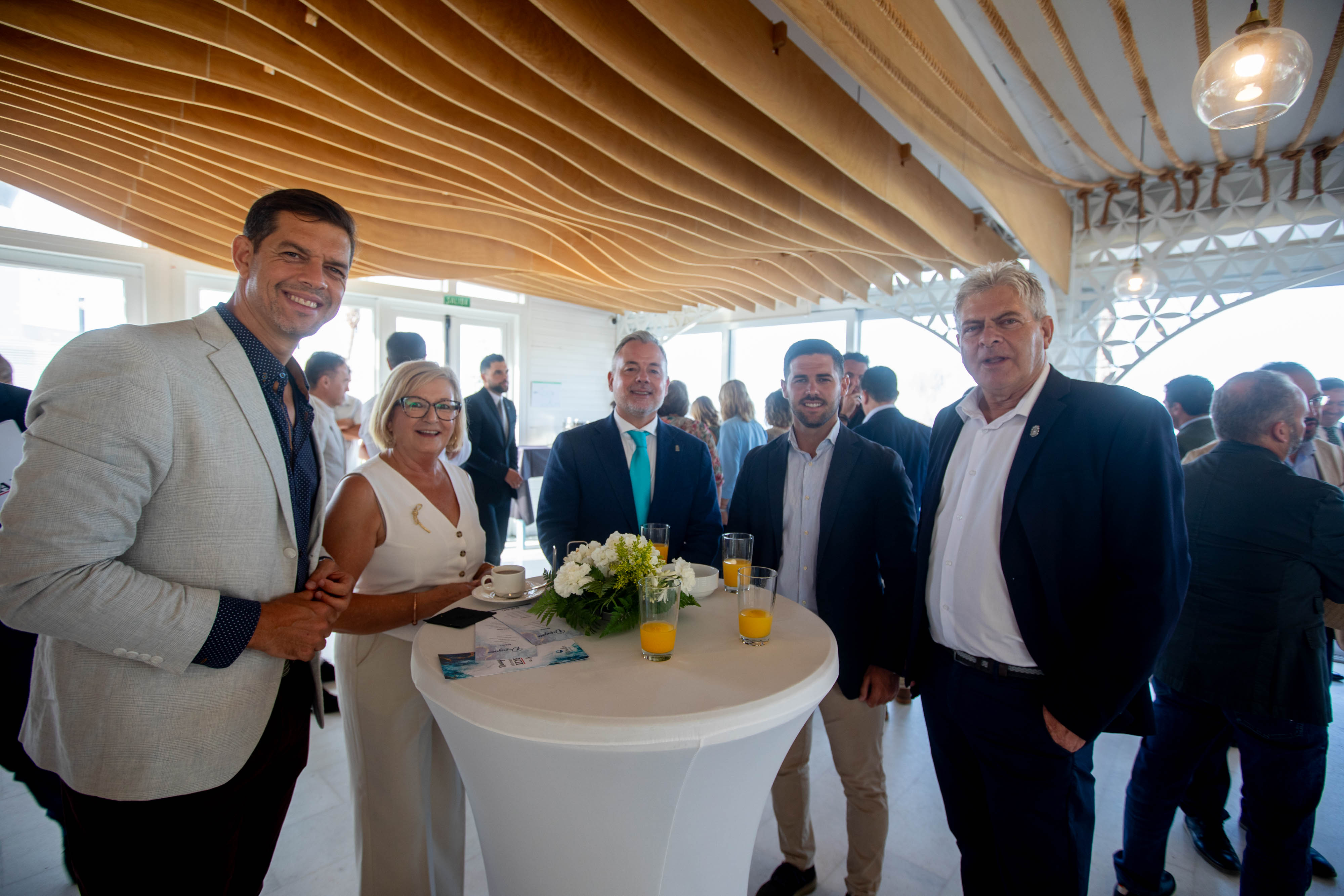 Las imágenes del desayuno informativo con la consejera Carolina España