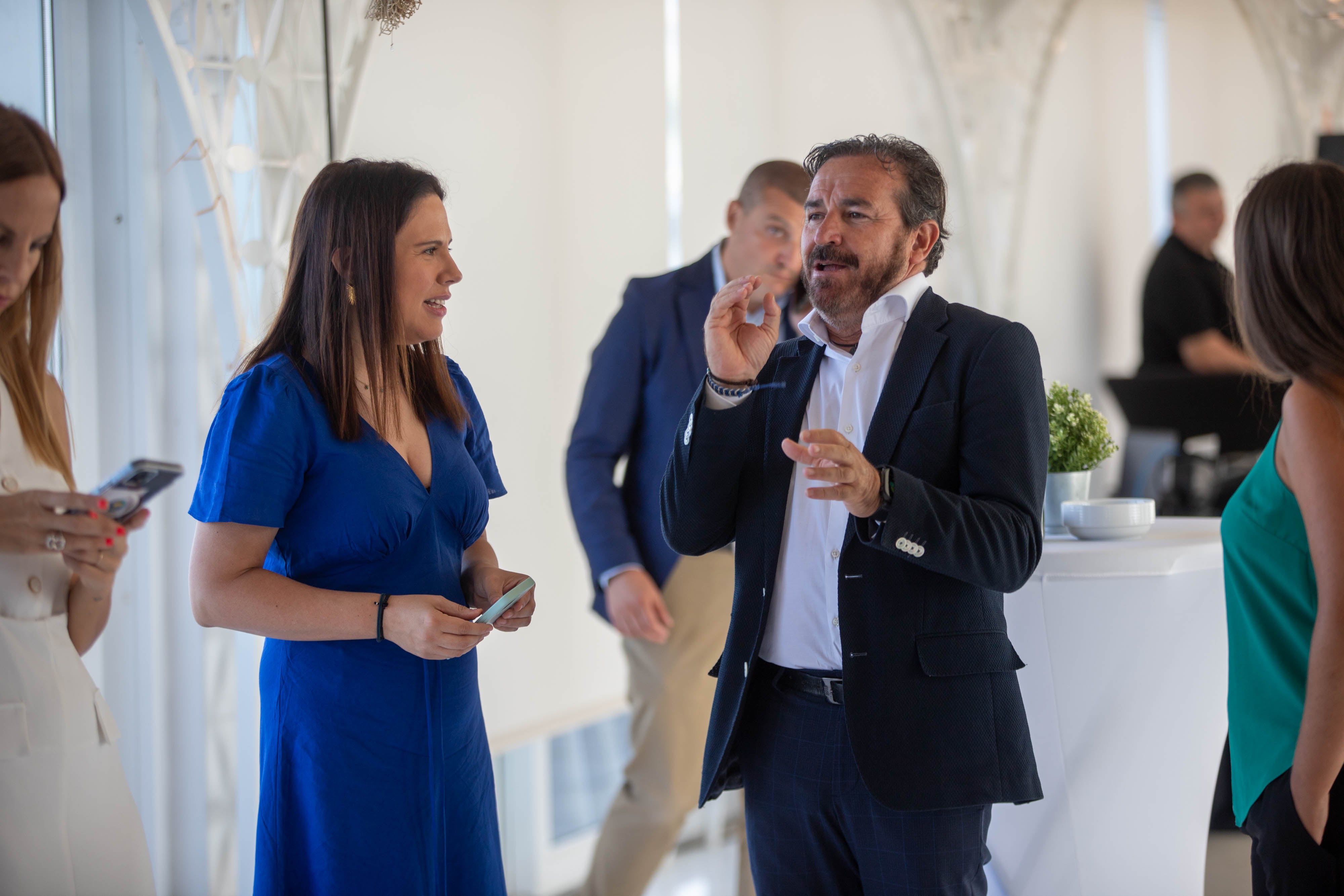 Las imágenes del desayuno informativo con la consejera Carolina España