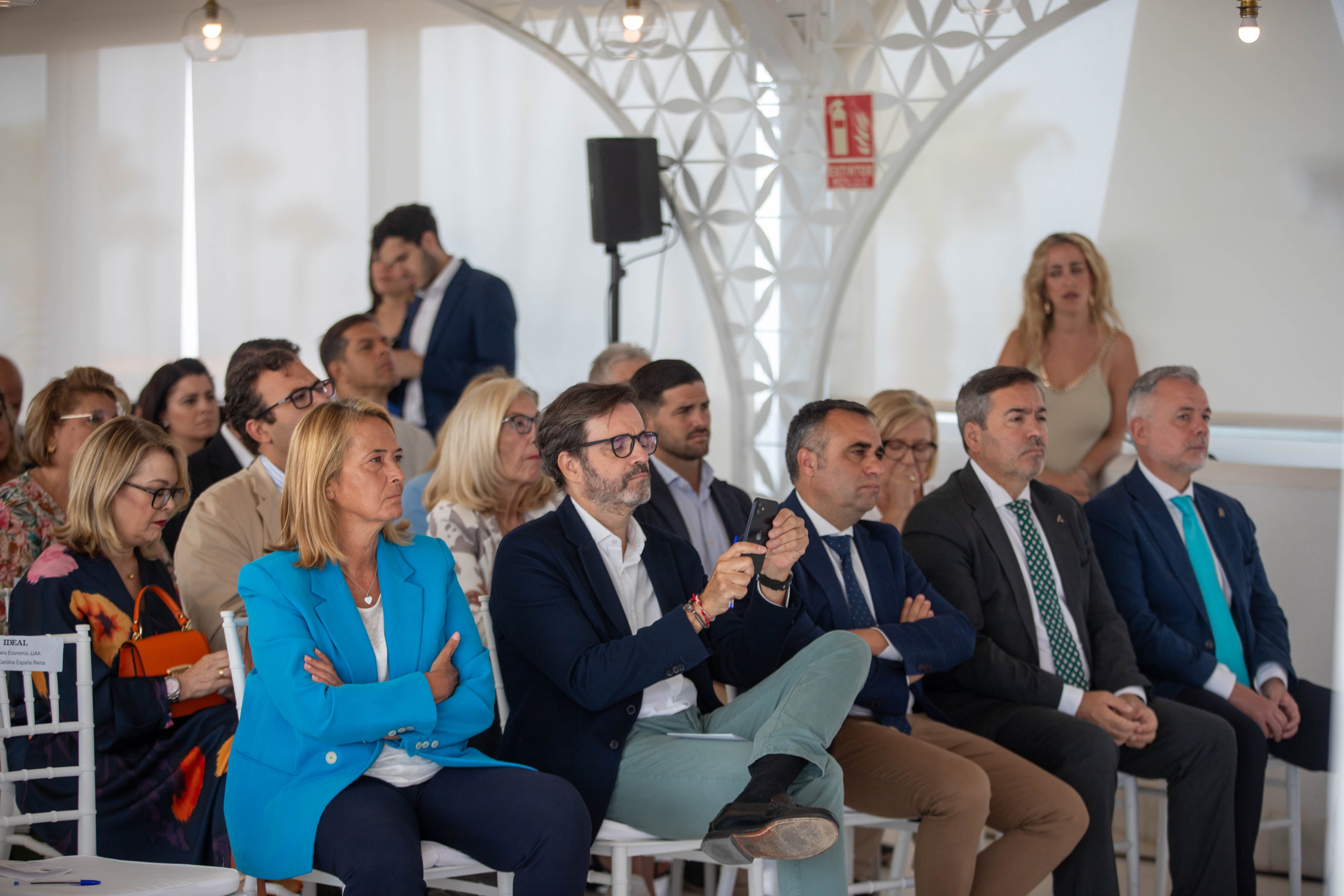 Las imágenes del desayuno informativo con la consejera Carolina España