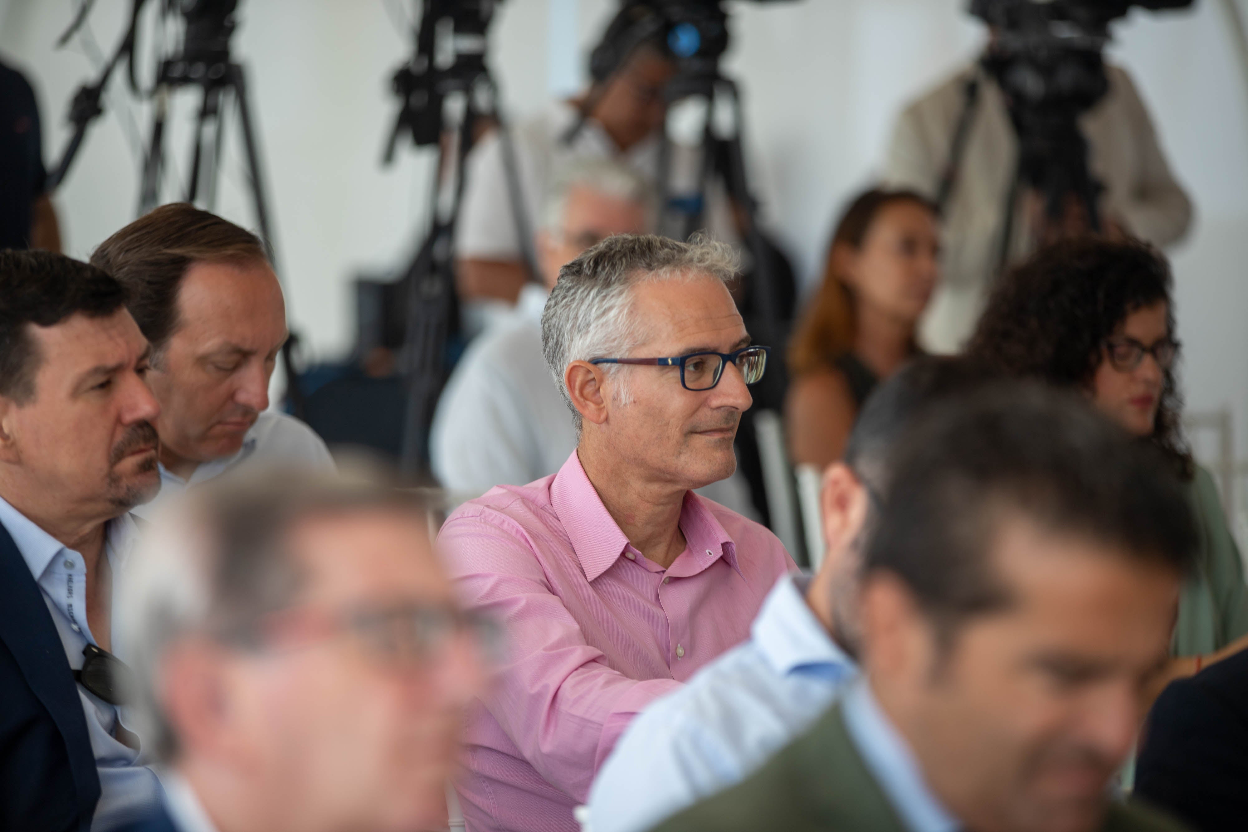 Las imágenes del desayuno informativo con la consejera Carolina España