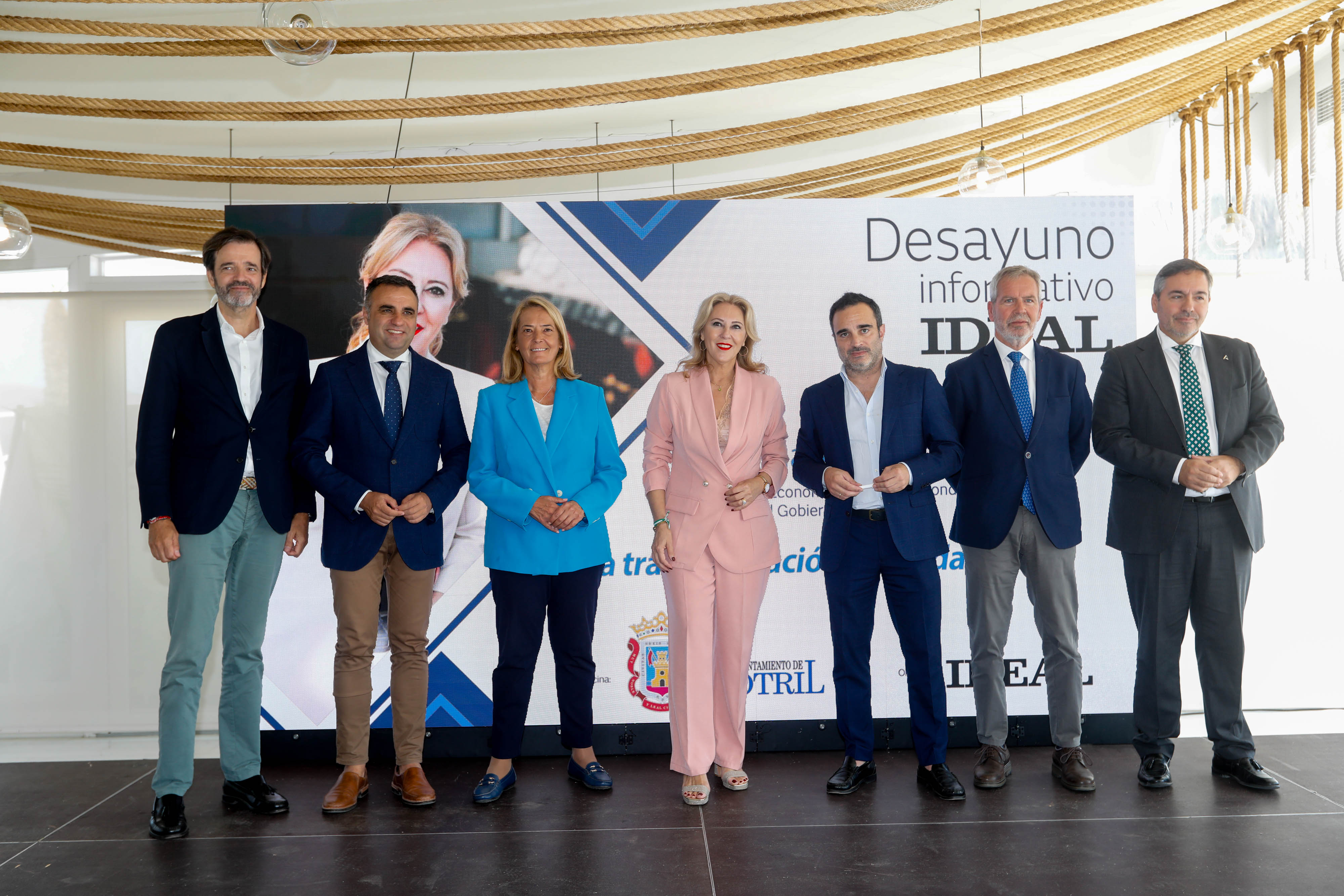 Las imágenes del desayuno informativo con la consejera Carolina España