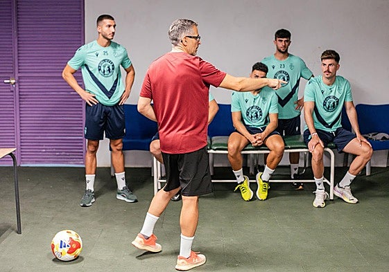 Los integrantes de la plantilla del conjunto blanco iniciaron ayer el trabajo de pretemporada.