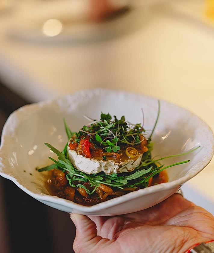 Imagen secundaria 2 - El restaurante más relajado de Granada que ofrece «descuentos por simpatía o dar las gracias»
