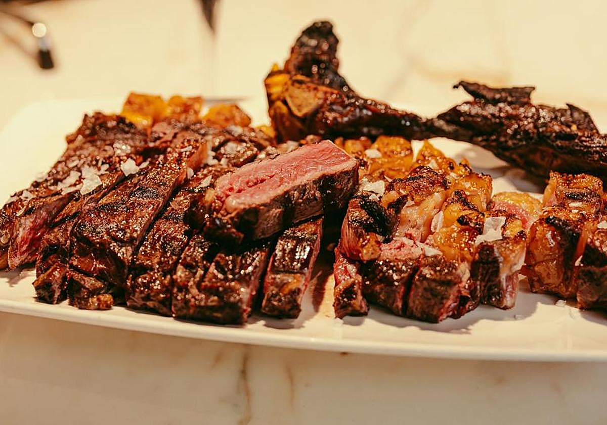 Imagen principal - El restaurante más relajado de Granada que ofrece «descuentos por simpatía o dar las gracias»