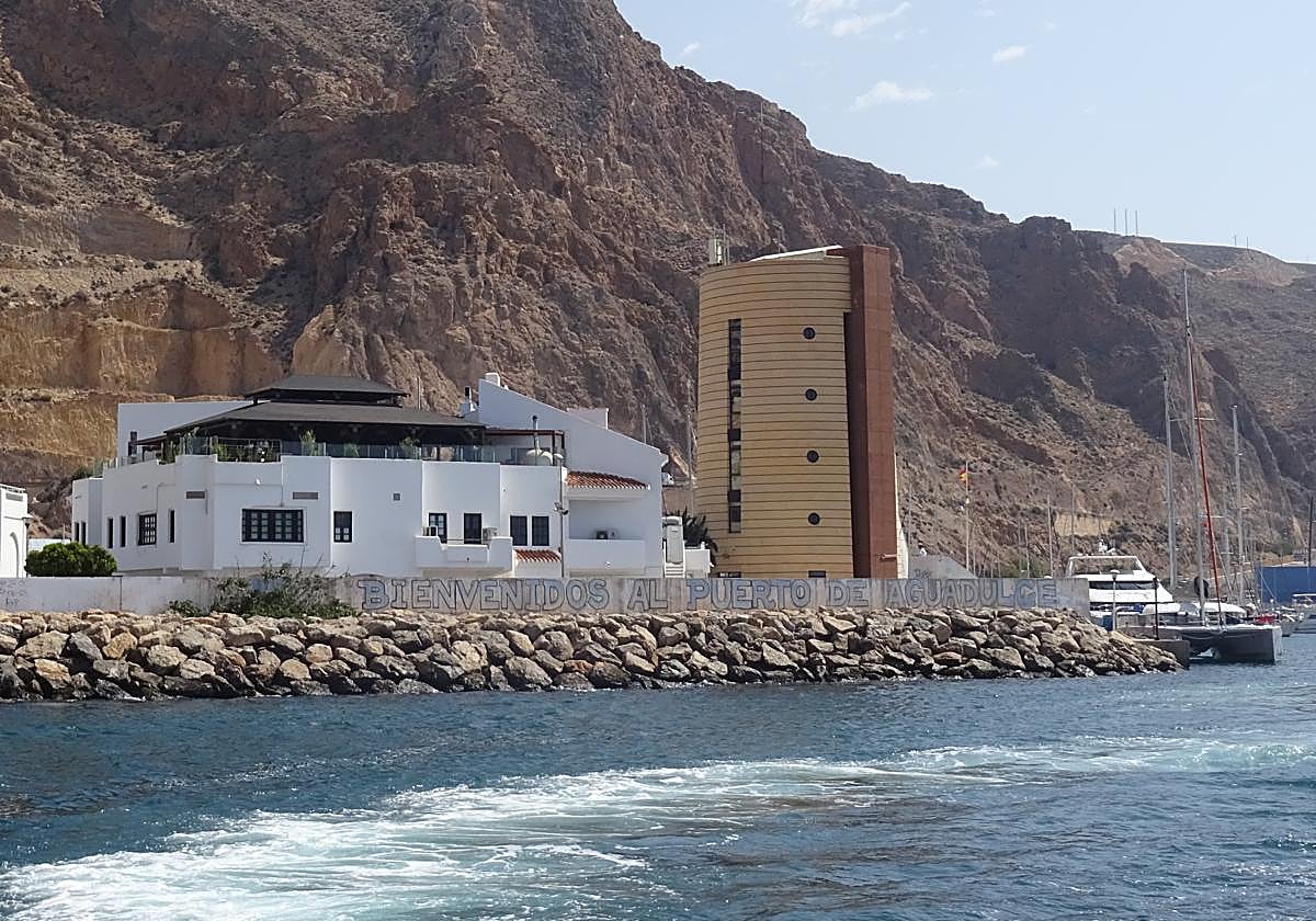 Entorno en el que tuvo lugar la presunta agresión, en el Puerto de Aguadulce.