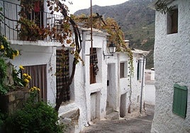 Calle típica del pueblo de Fondales, perteneciente al municipio de La Taha