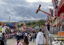 Ambiente en los 'cacharricos' de la feria jienense el año pasado.
