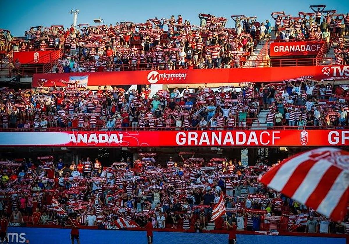 Aspecto de Los Cármenes durante el primer partido de la temporada pasada, con el Albacete.
