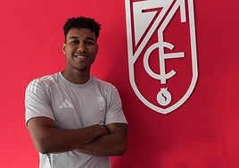 Seydou Fall posa ya en la Ciudad Deportiva del club.