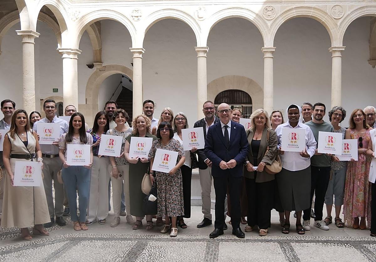 Entrega del sello de calidad a residencias y colegios mayores.