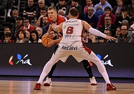 Valtonen, con el balón, repetirá como rojinegro.