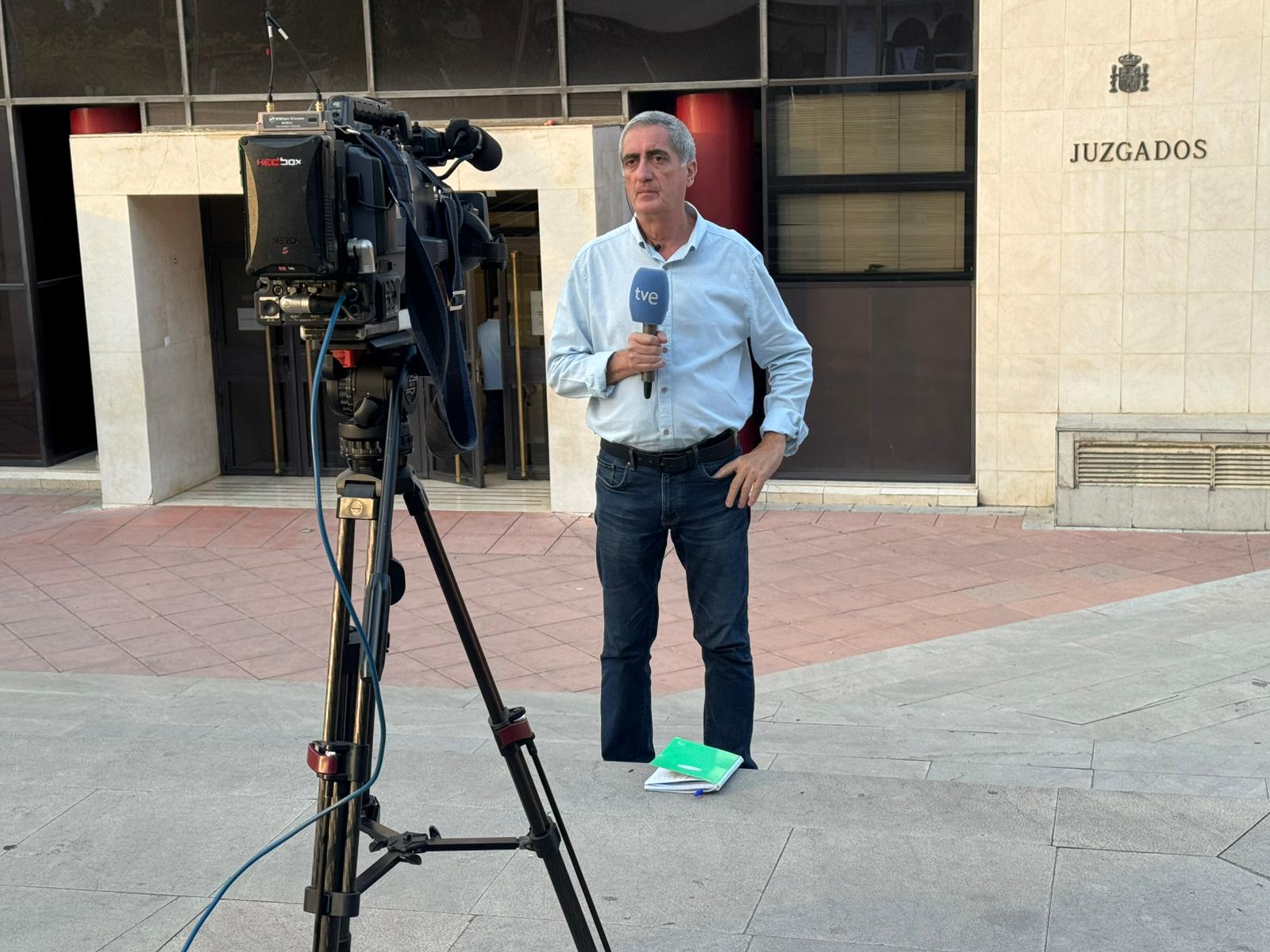 Las imágenes de Juana Rivas y Arcuri en los juzgados de La Caleta