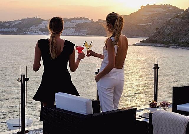 La terraza Blue Bar del Hotel Helios.