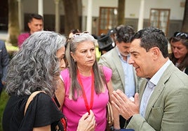 Las madres conversaron con Juanma Moreno el pasado jueves.