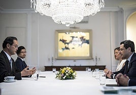 Juanma Moreno, en su encuentro con el embajador de Japón, Takahiro Nakamae, el pasado 15 de julio en Madrid.