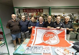 La directiva del Granada 74, durante la presentación.