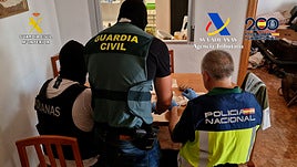 Las imágenes de la gran operación contra los narcos de las playas de Granada