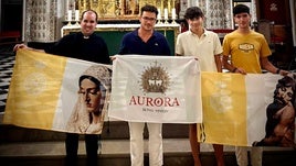 Los Vocales de Juventud de Despojado y Aurora acompañados por el Párroco de San Matías, David Salcedo tras la Misa de Envío de ayer en la Cartuja