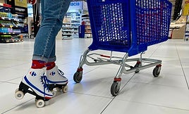 La hora en la que podrás patinar mientras haces la compra en los Carrefour de Granada