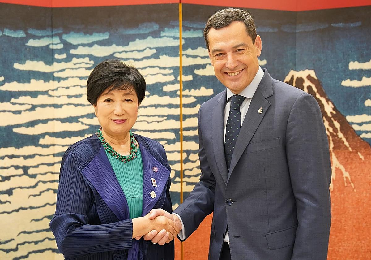 Juanma Moreno se ha reunido este lunes con la gobernadora de Tokio, Yuriko Koike.