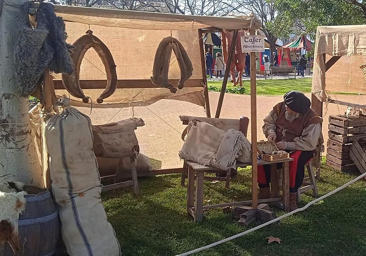 Imagen de archivo de un mercadillo medieval.