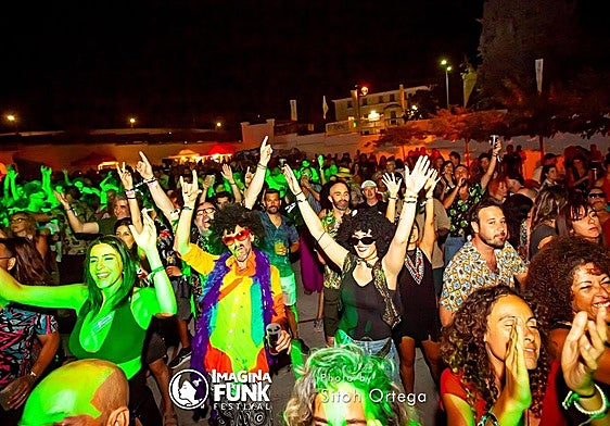 Público en una edición anterior de Imagina Funk.