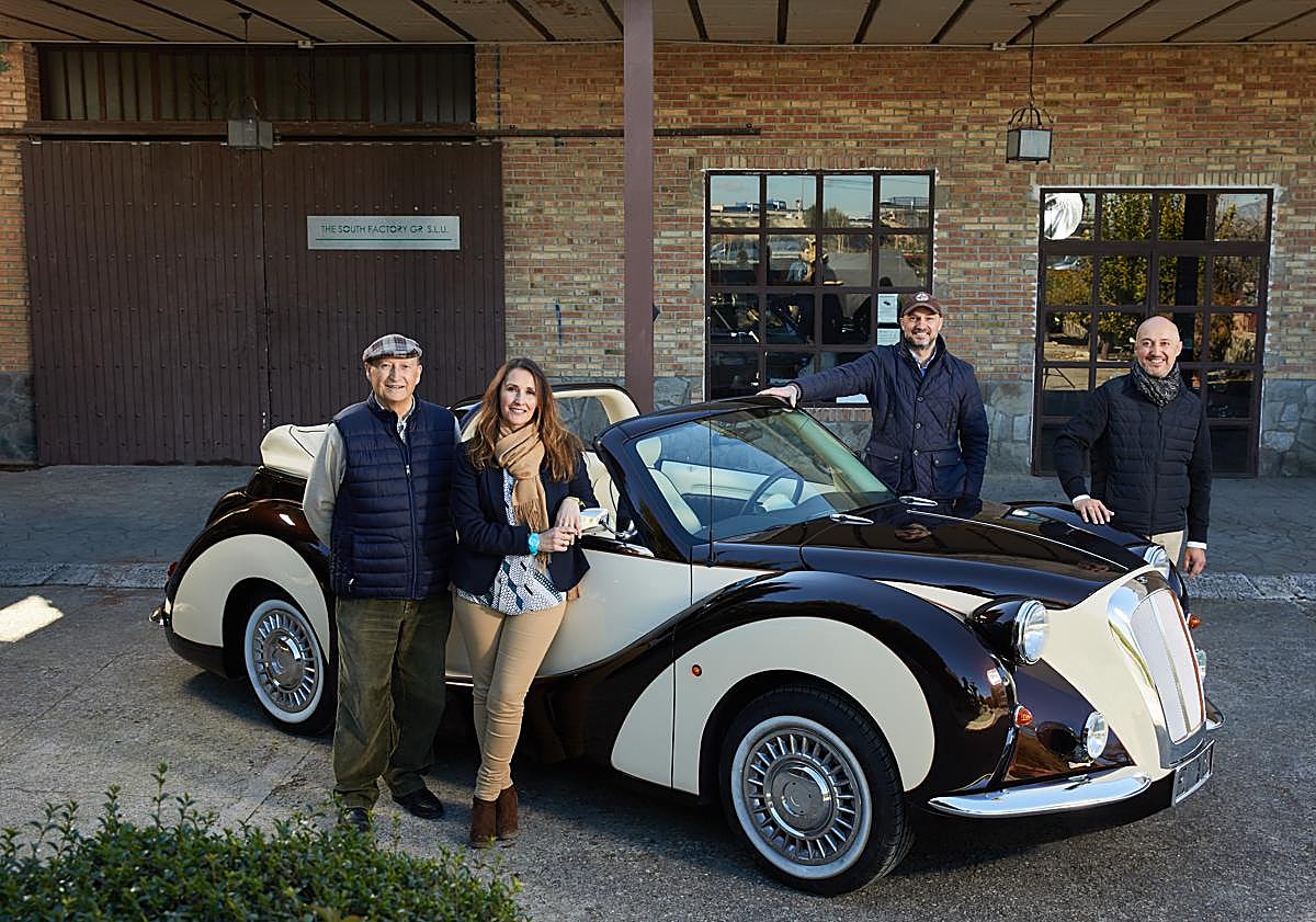 Imagen principal - La marca granadina que vende coches «artesanales» por todo el mundo: «Están hechos a medida»