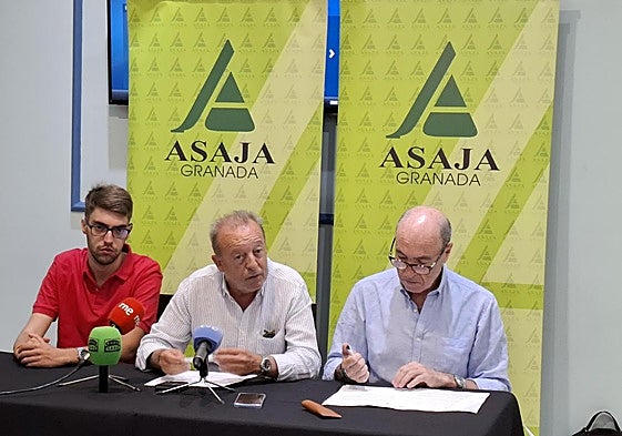 Representantes de Asaja Granada, esta mañana.